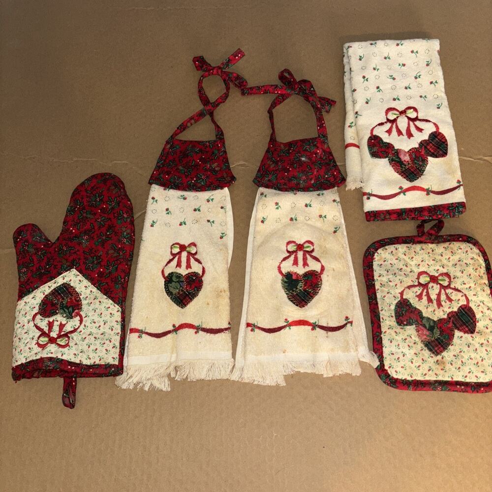 Vintage Kitchen Towel Set Christmas 6 Pieces Classic Heart Mistletoe Made In USA